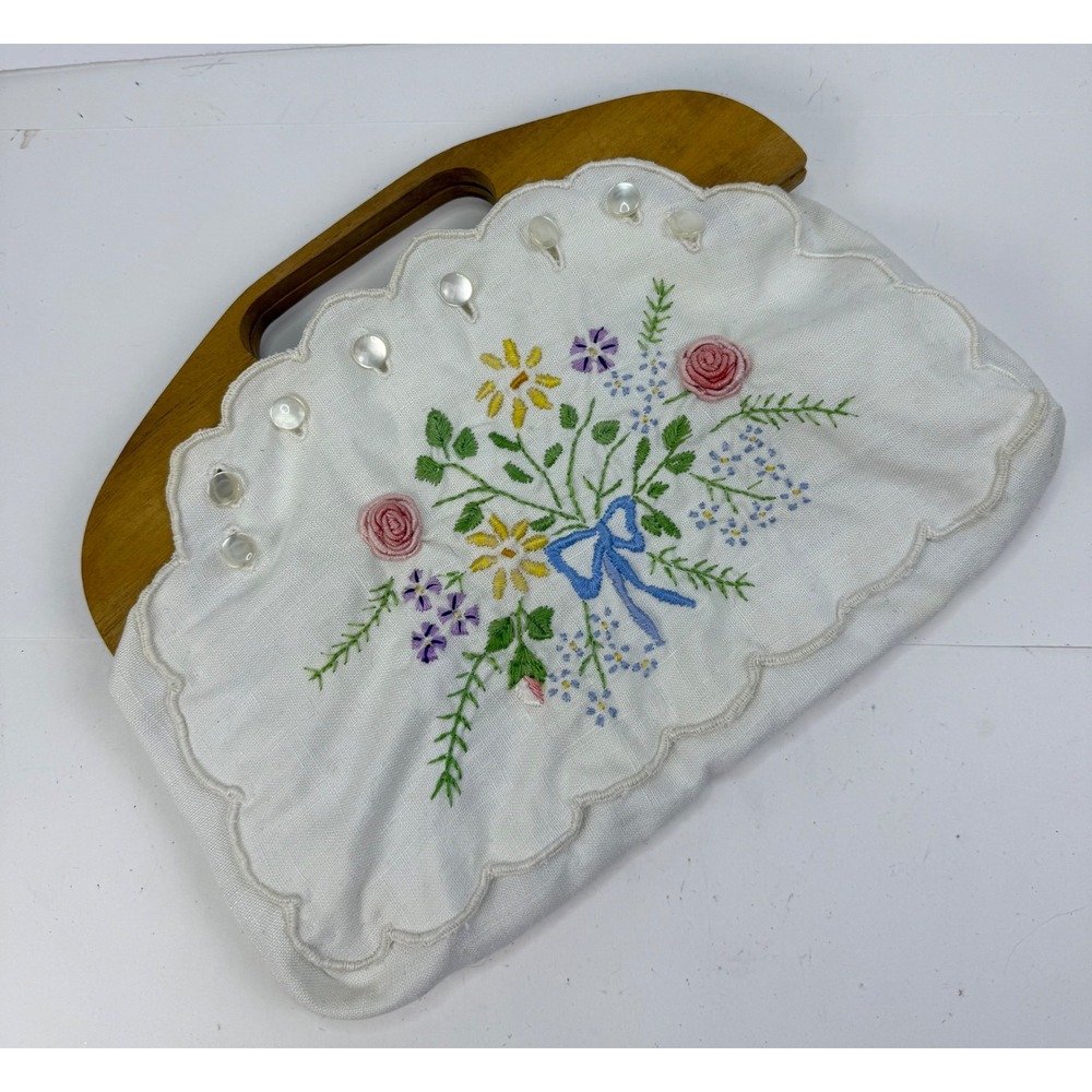 Vintage Floral Embroidered Handbag with Wooden Handle Scalloped White Linen Bag